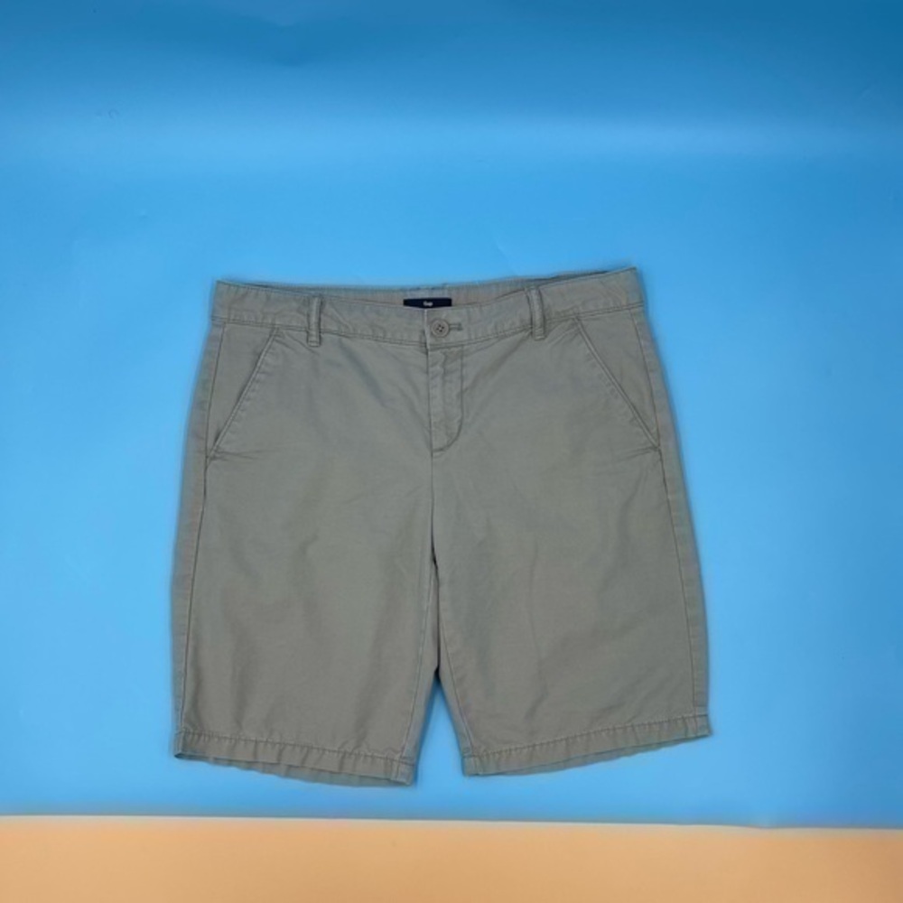 GAP Khaki Shorts - Womens